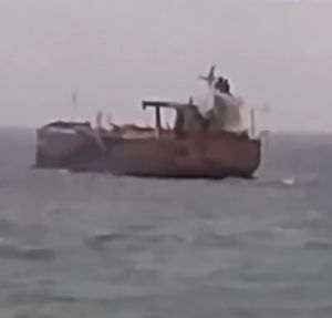 Petrolierul „Kairos” a eşuat în largul coastelor bulgare pe fondul atacurilor cu drone din Marea Neagră